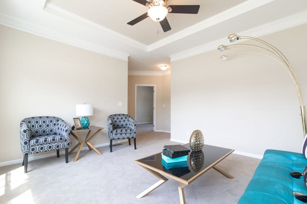 Sweet one mod interior home features