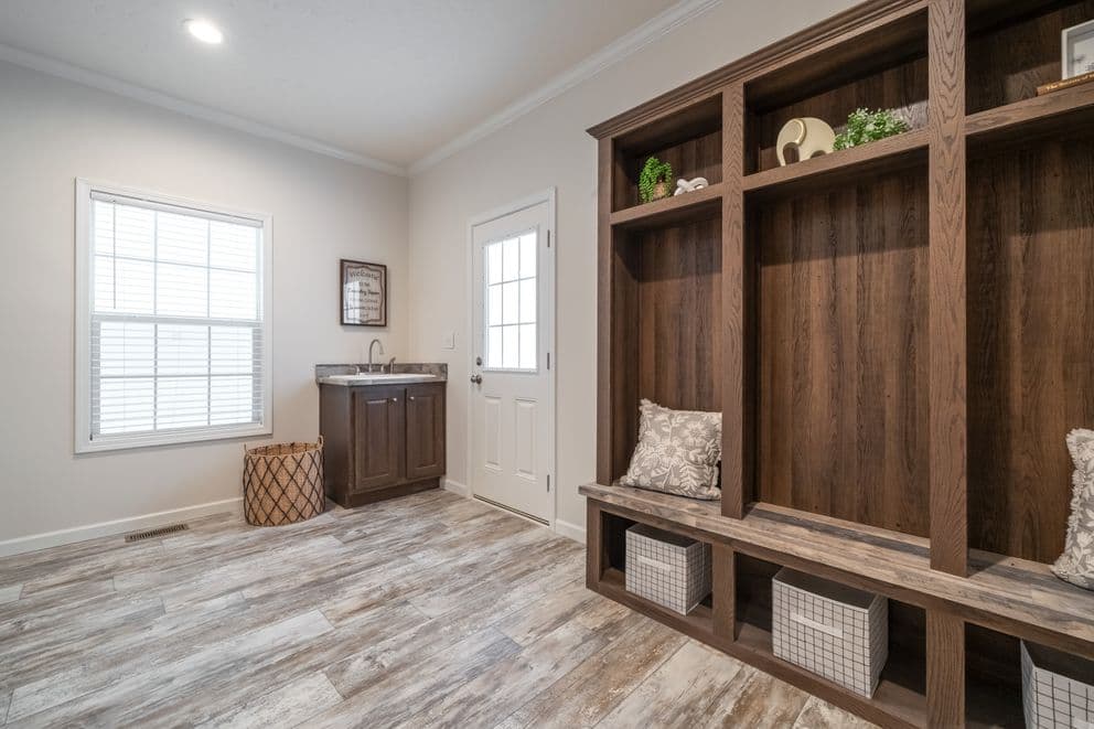 The osprey mod interior home features