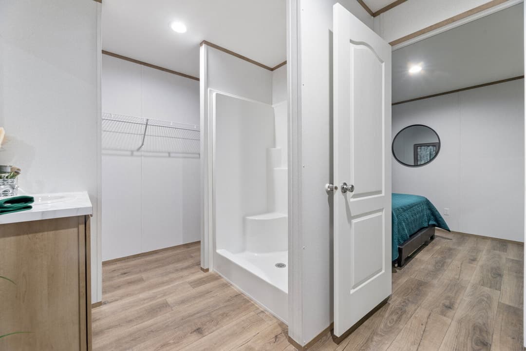 Augusta 16562a bathroom home features