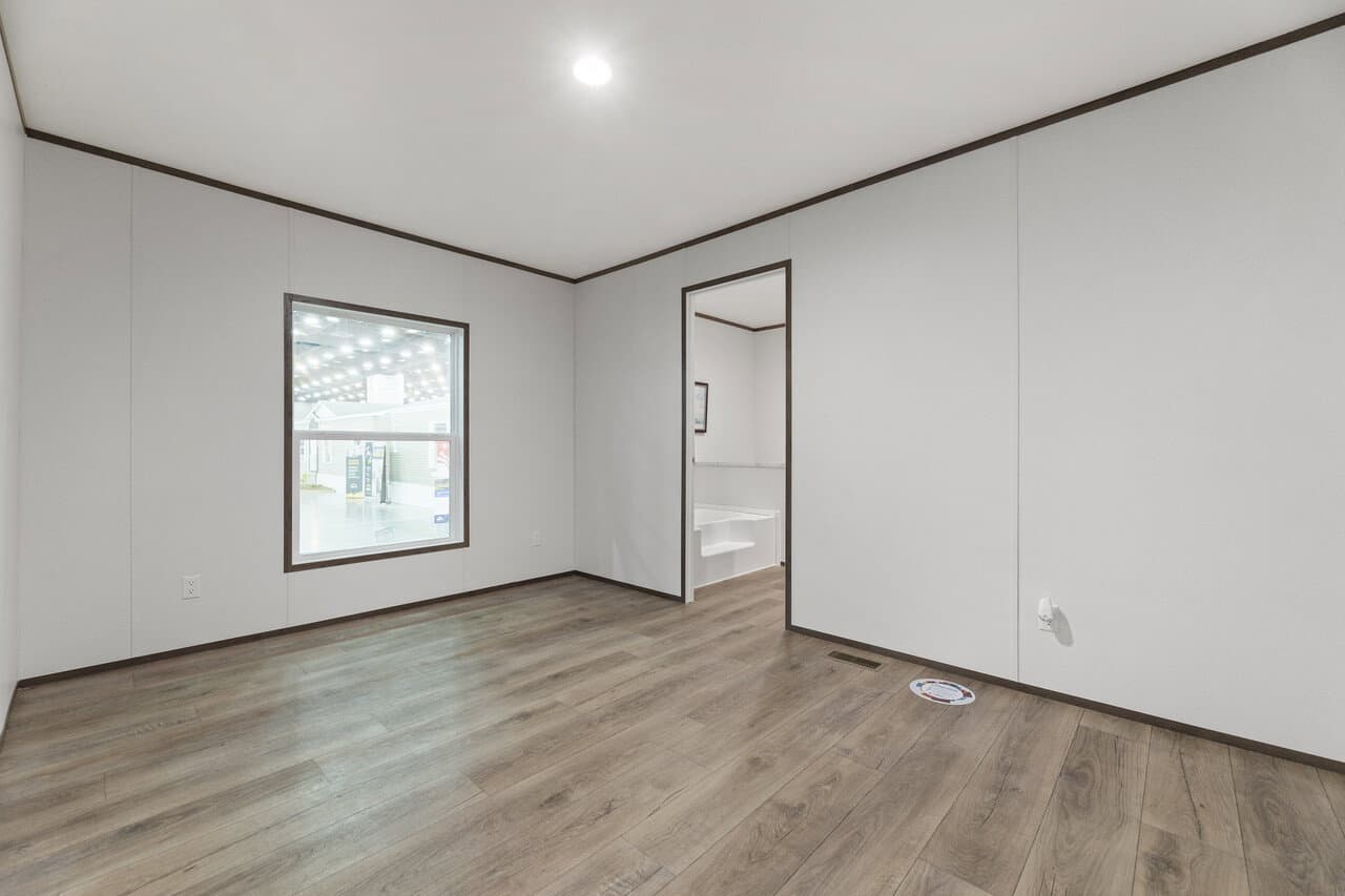 Phoenix 16663a bedroom home features