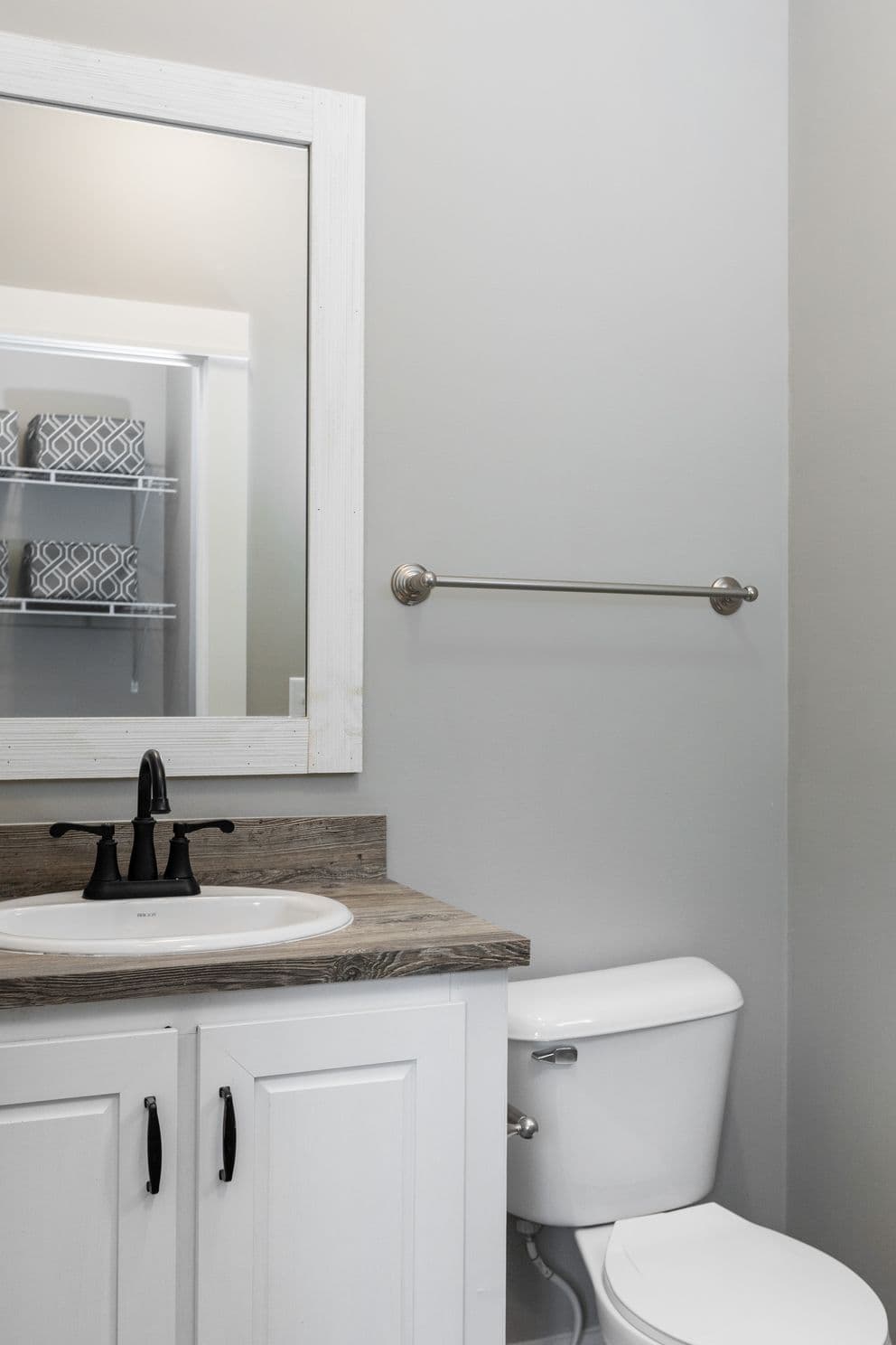 Southern belle 4br mod bathroom home features