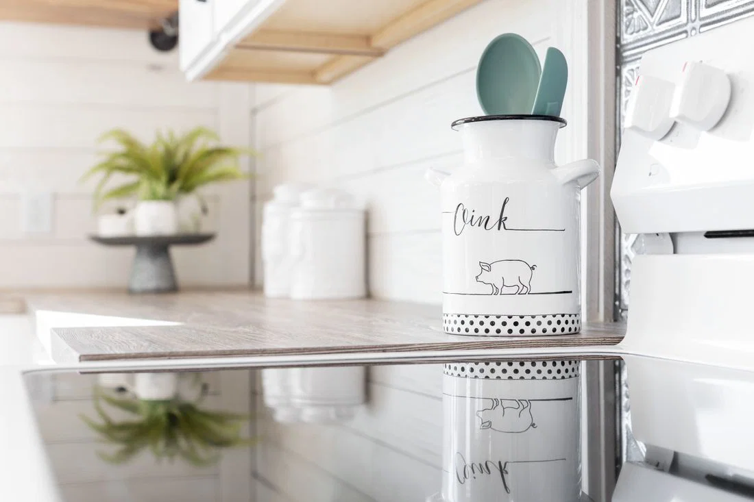 Southern belle hud kitchen home features