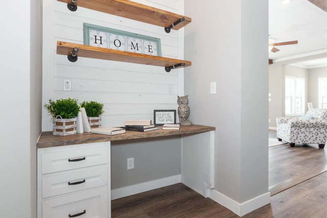 Southern belle hud interior home features