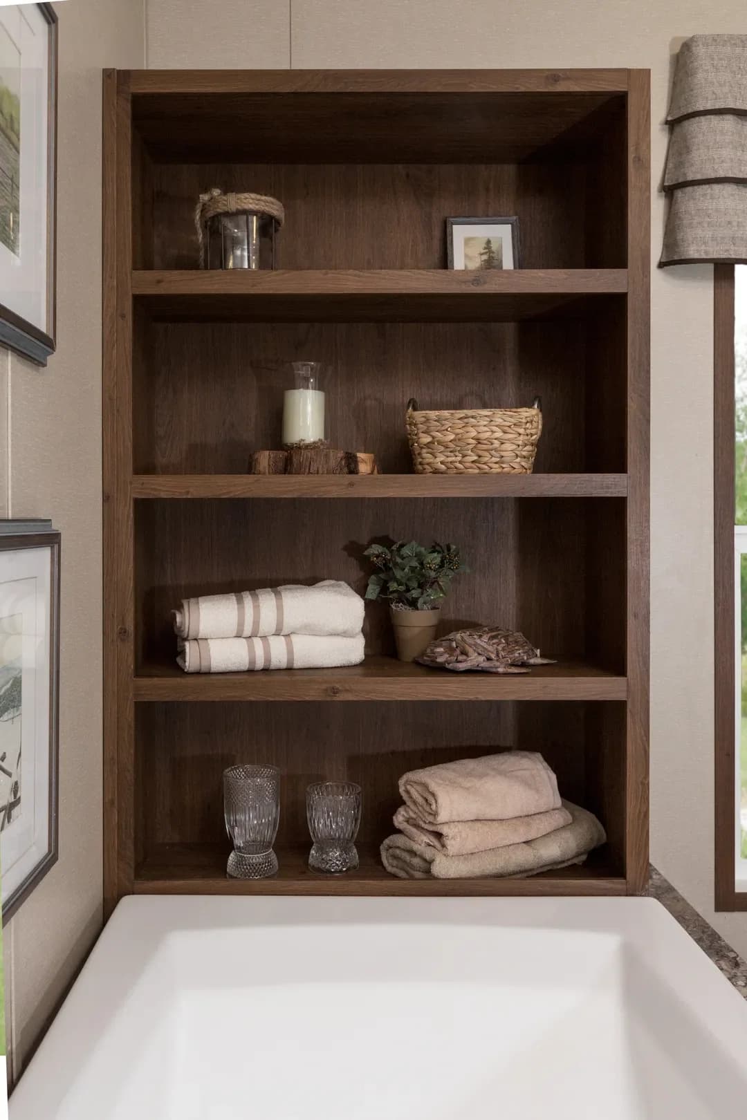 The bayside bathroom home features