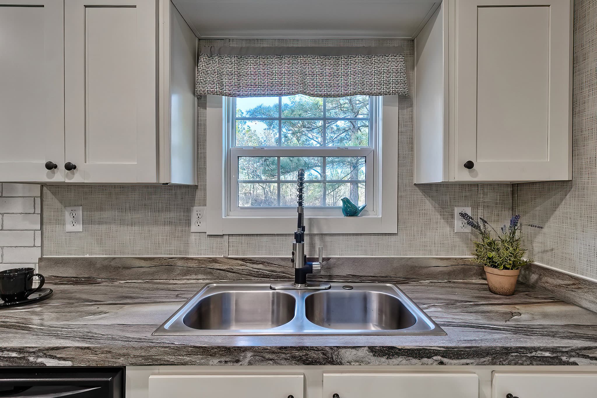 229 longspur ln kitchen home features