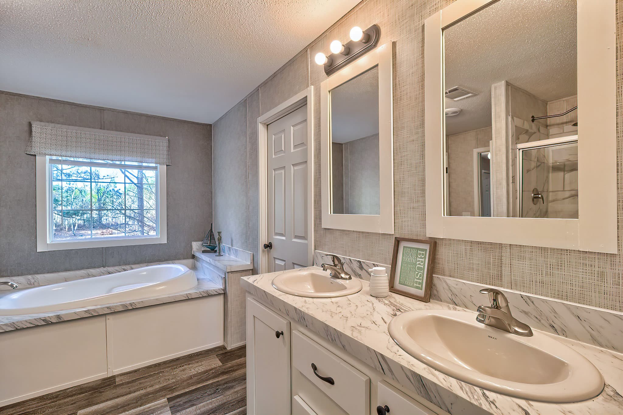 229 longspur ln bathroom home features