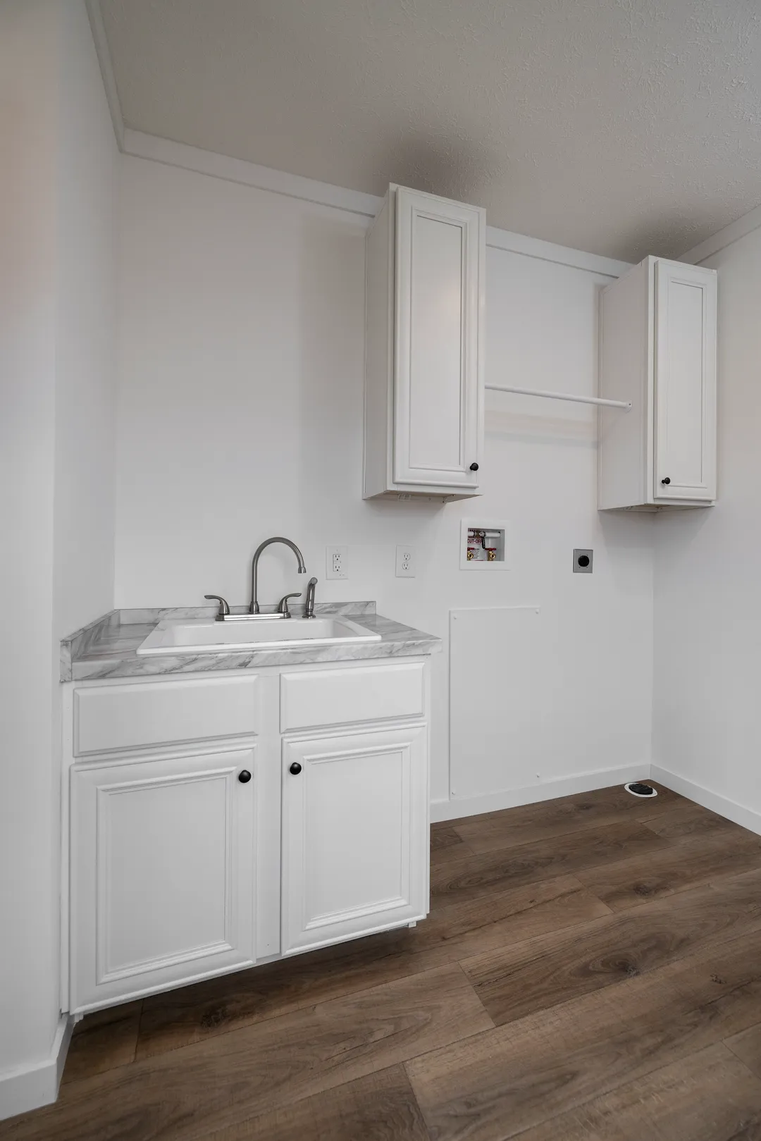 The anna fae bathroom home features