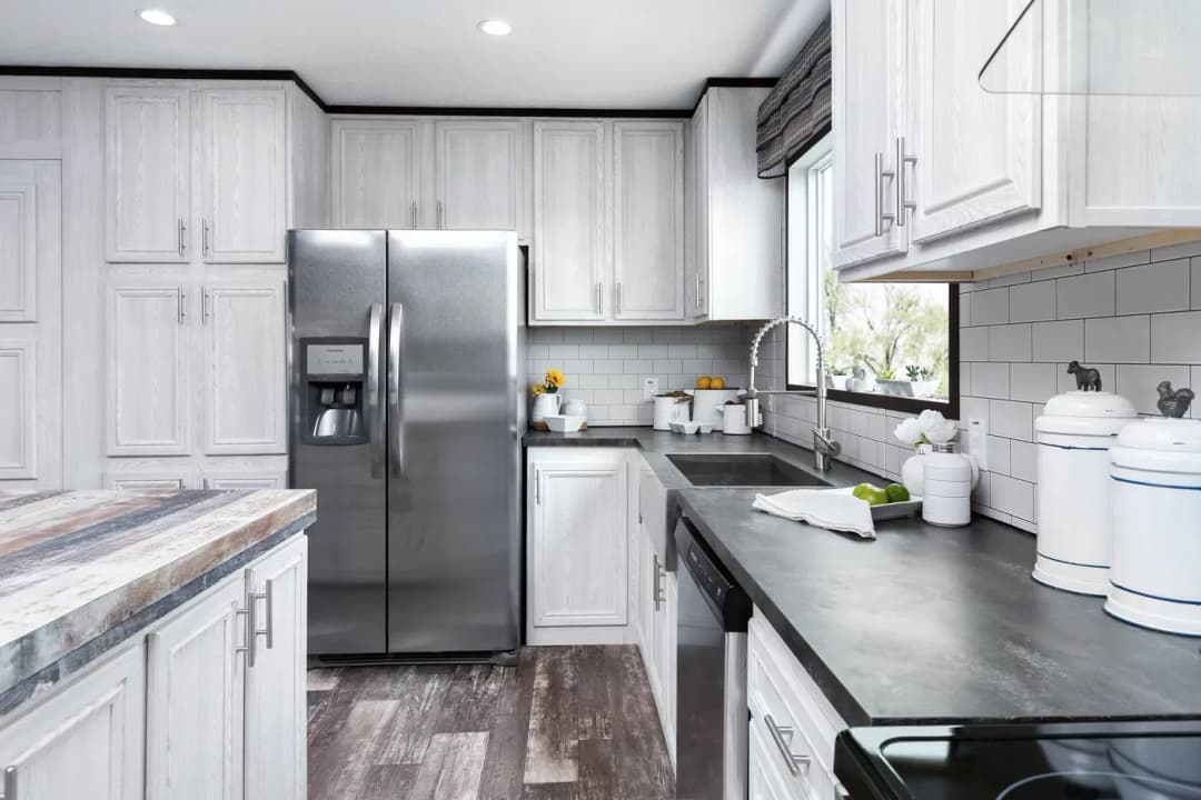 The shoreline kitchen home features