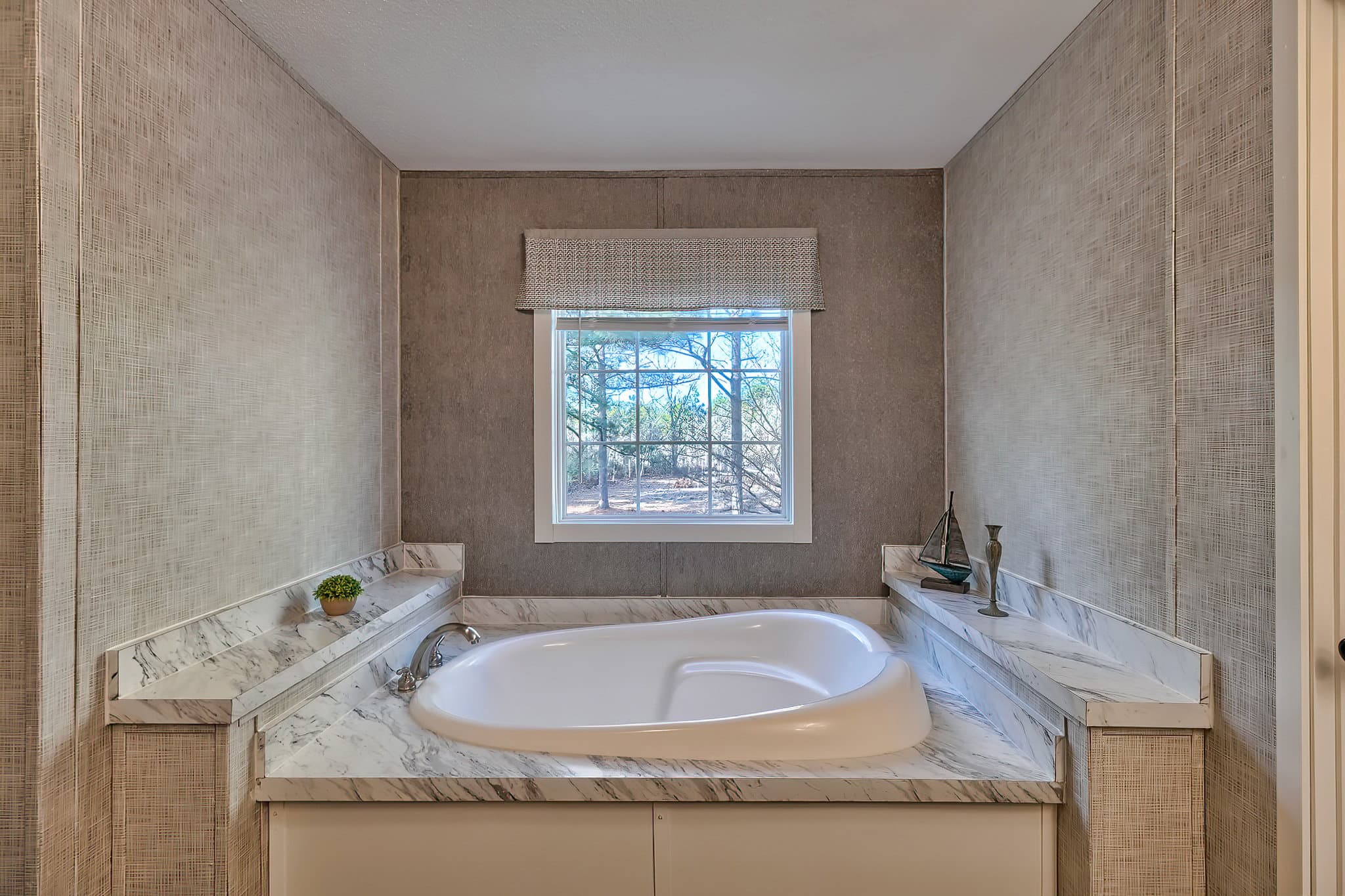 229 longspur ln bathroom home features