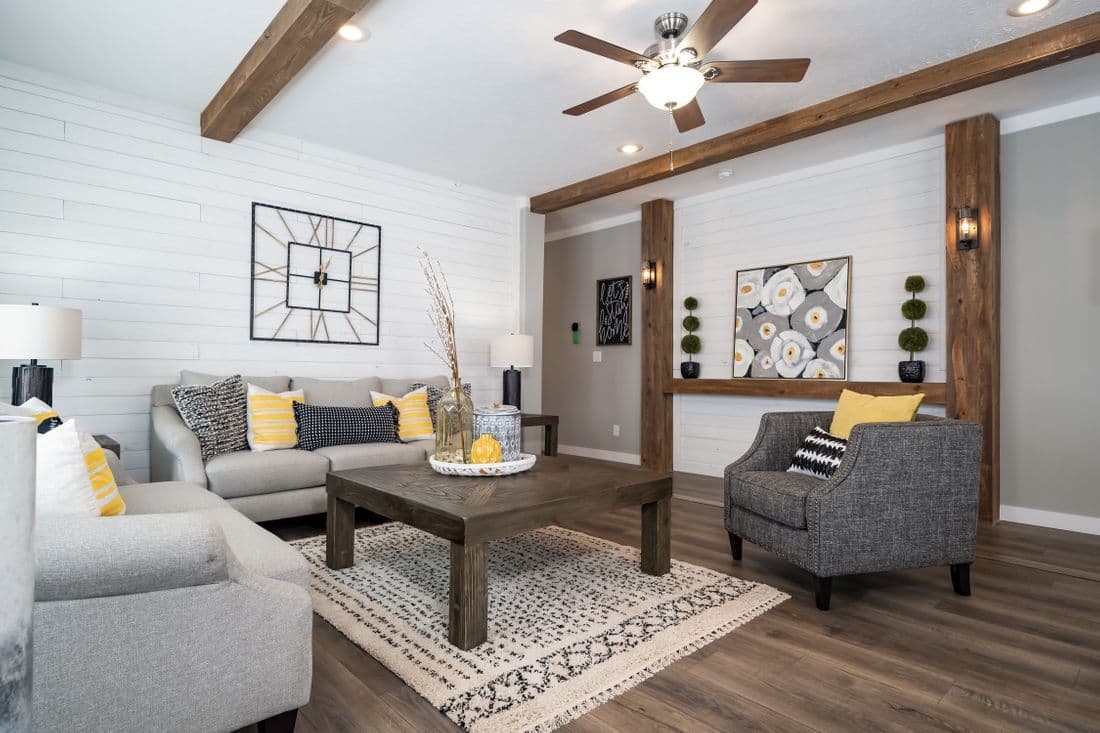 Southern belle hud interior home features