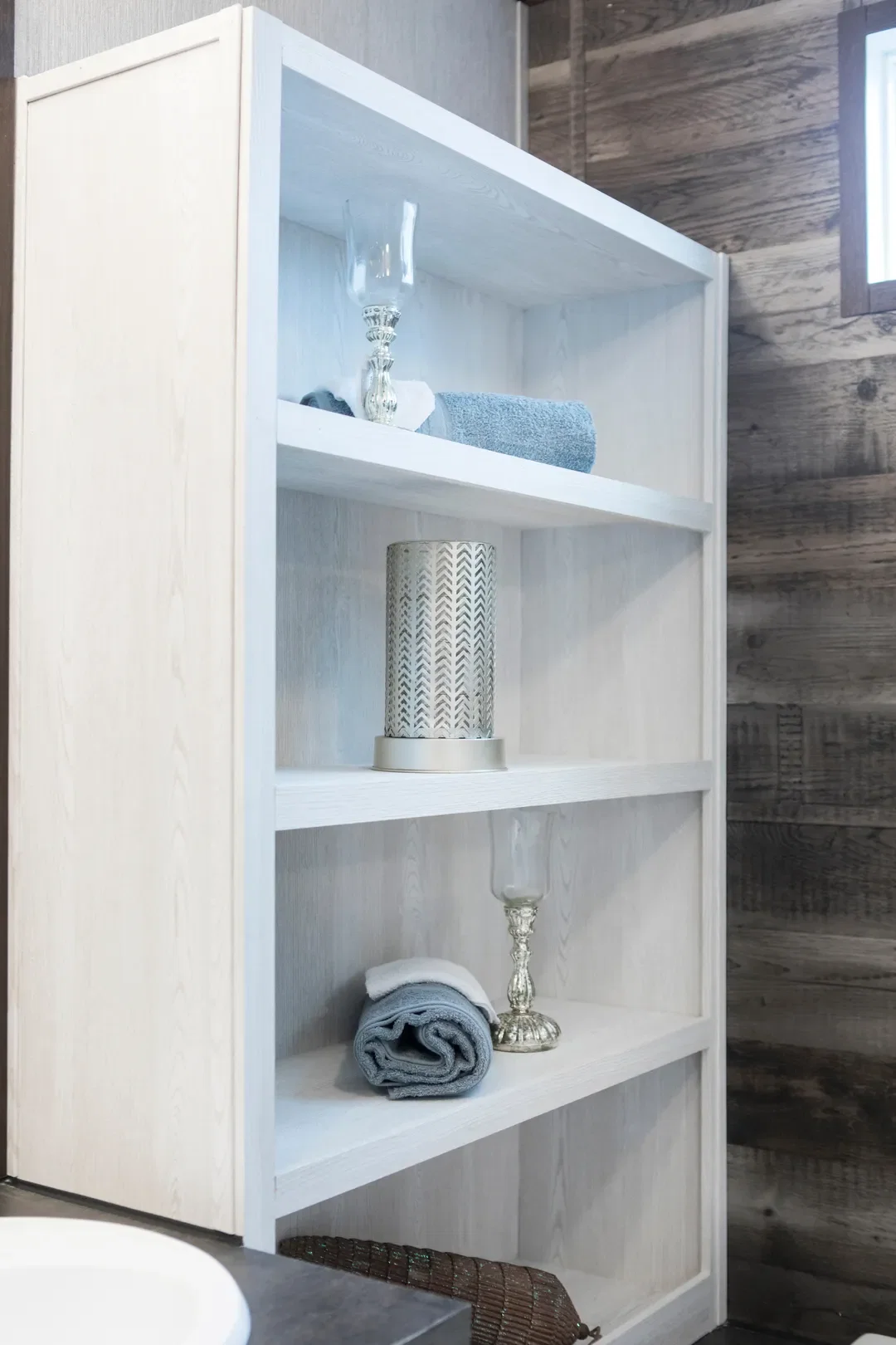 The seaside 2 bathroom home features