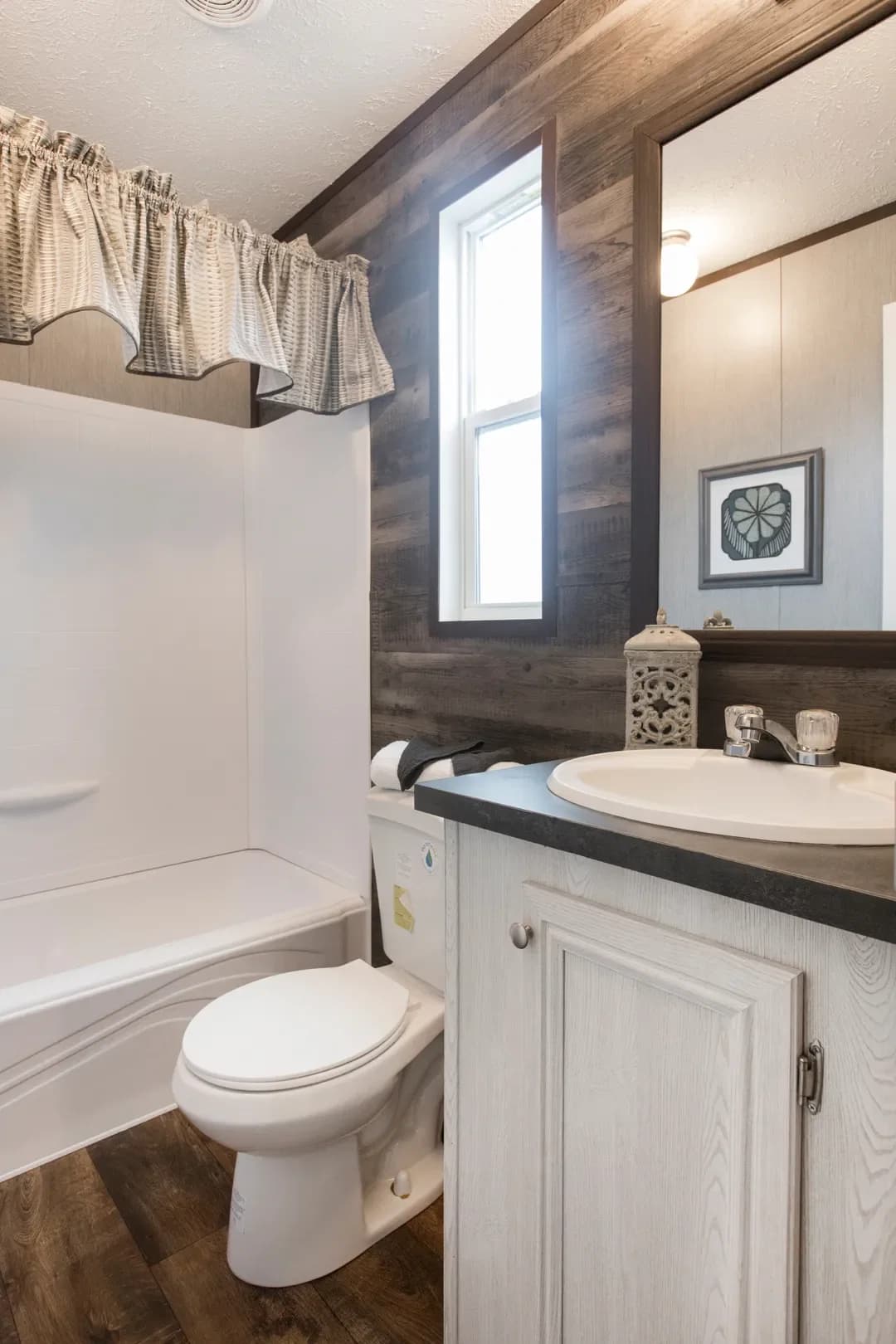 The seaside 3 bathroom home features