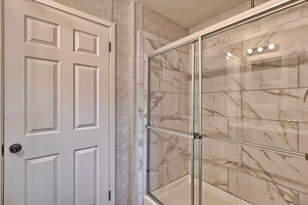 229 longspur ln bathroom home features