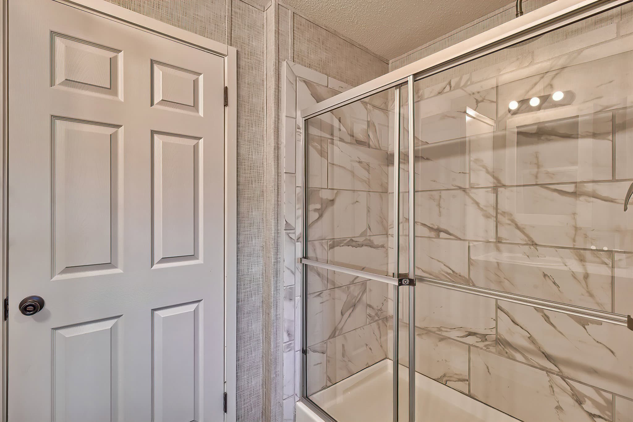 229 longspur ln bathroom home features