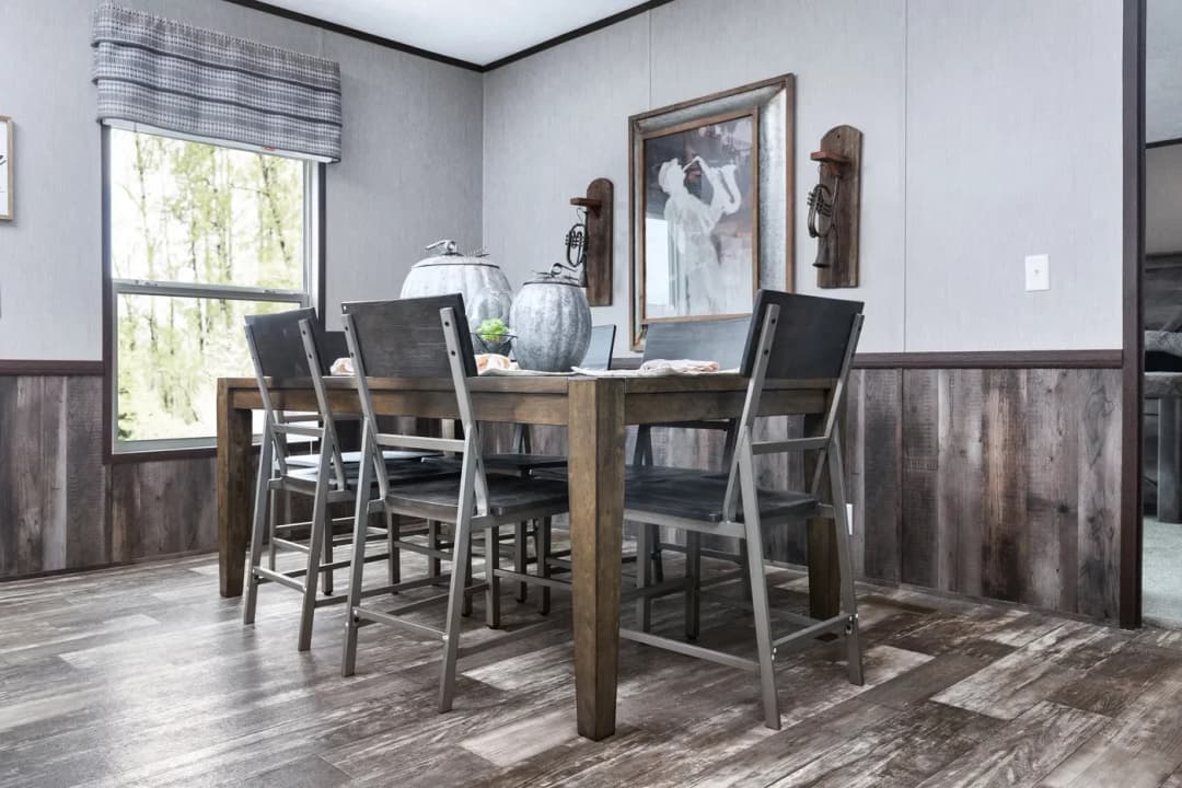 The shoreline interior home features