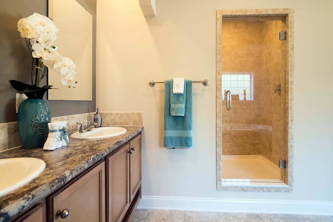 3545 jamestown bathroom home features