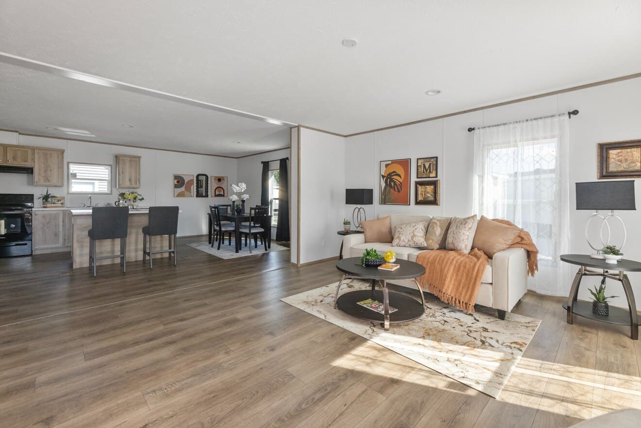 Phoenix 32483a interior home features