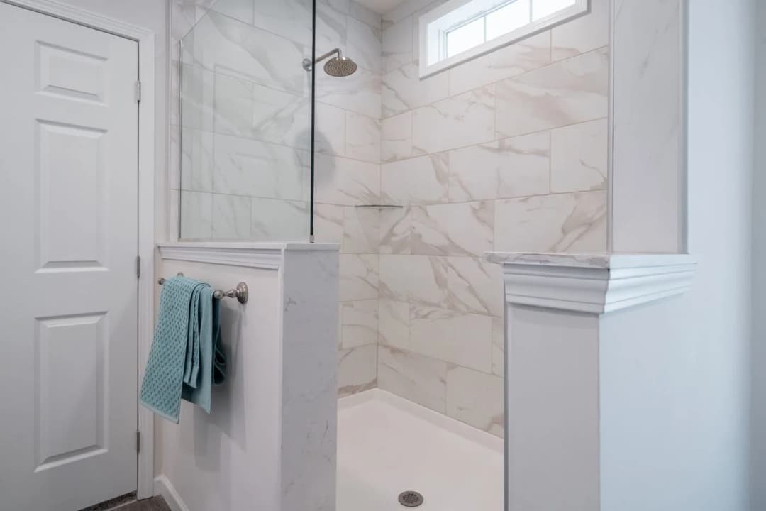 The raelyn hud bathroom home features