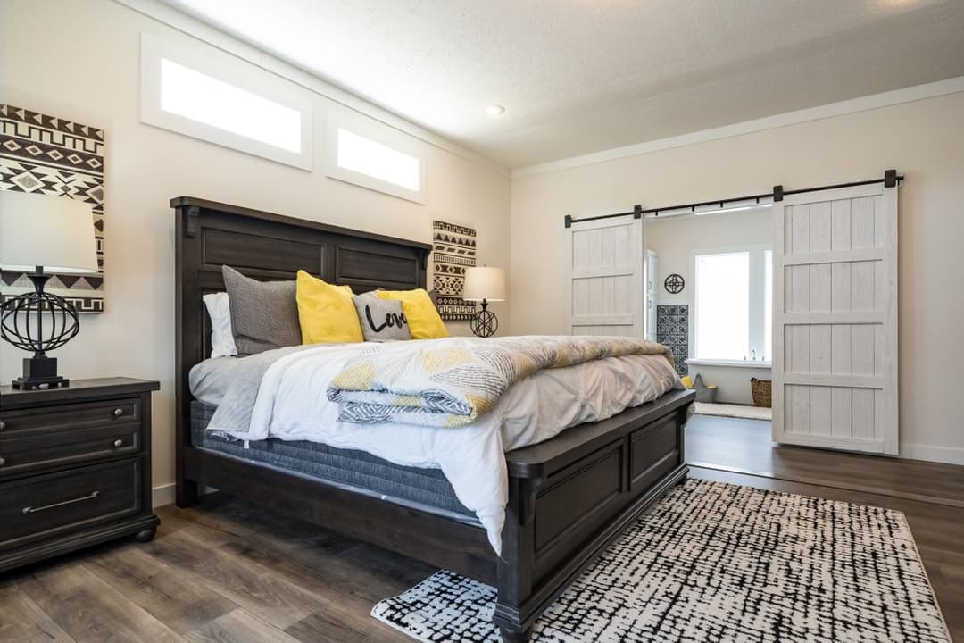 Southern belle hud bedroom home features