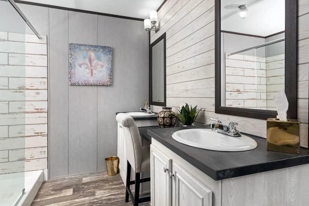 The seaside 3 bathroom home features