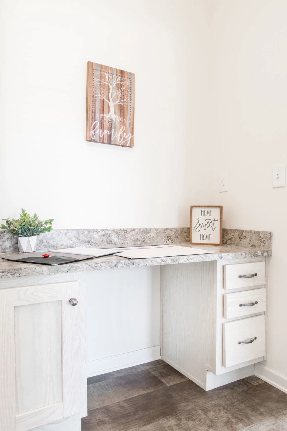 The whitecap mod interior home features