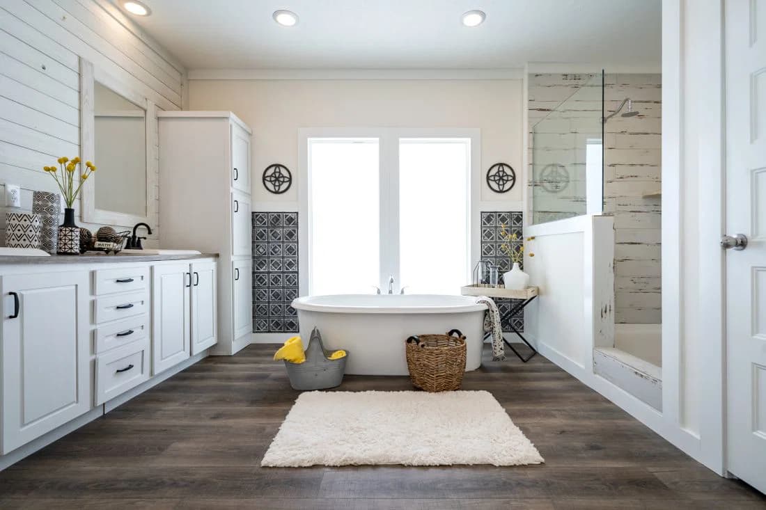 Southern belle hud bathroom home features