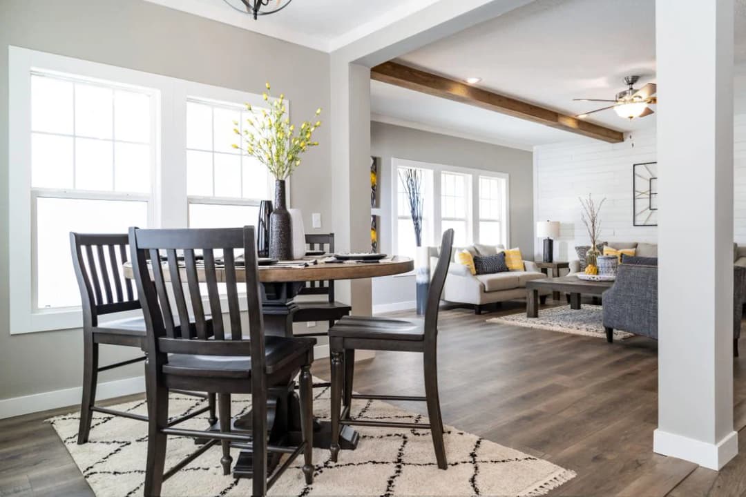 Southern belle hud interior home features