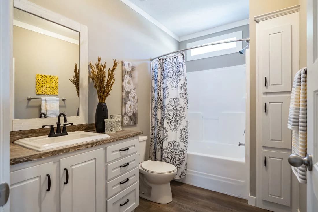 Southern belle hud bathroom home features