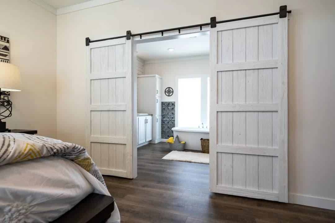 Southern belle hud bedroom home features