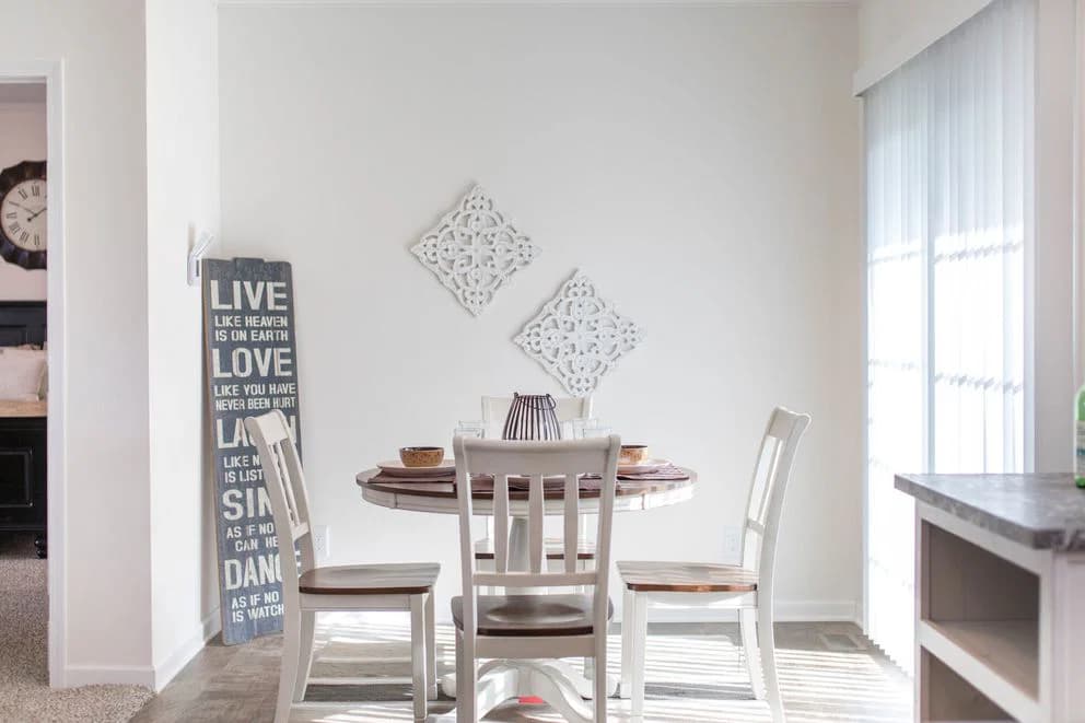 The whitecap mod interior home features