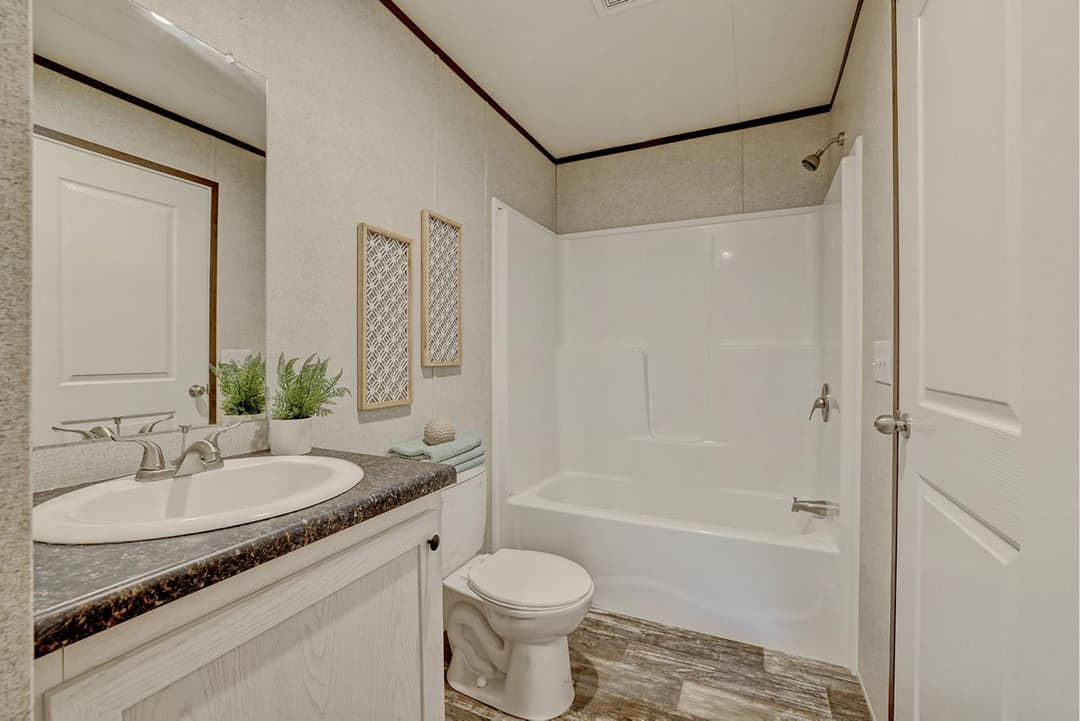Prime 1676h42p01 bathroom home features