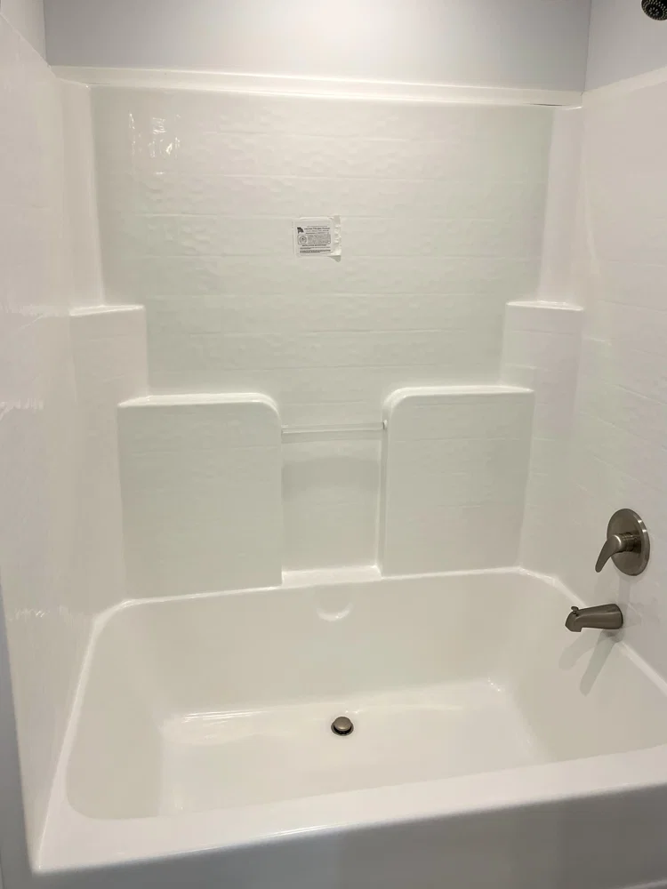 Lavonia bathroom home features