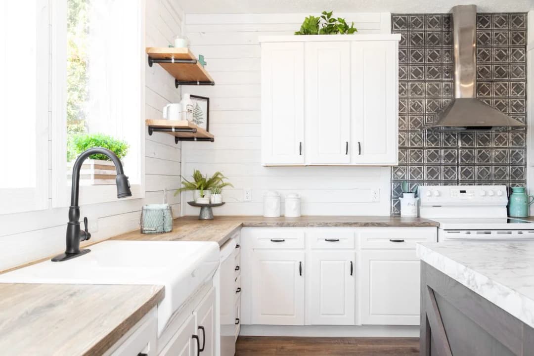 Southern belle hud kitchen home features
