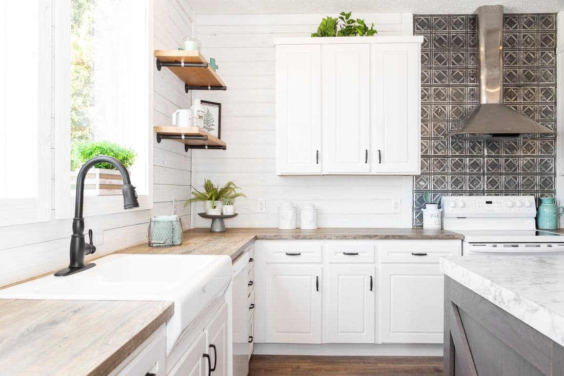Southern belle hud kitchen home features