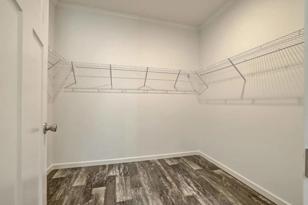 Ironclad 3276-20 interior home features