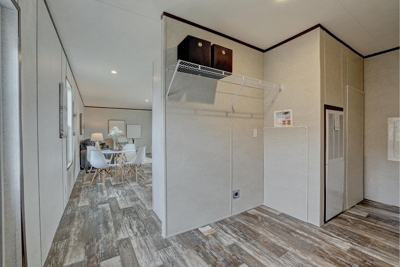 Prime 1676h42p01 interior home features