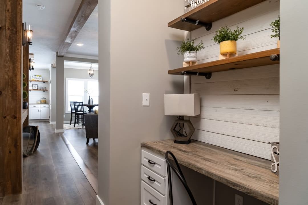 Southern belle hud interior home features