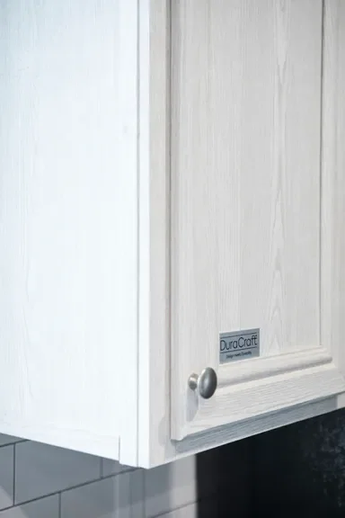 The seaside kitchen home features
