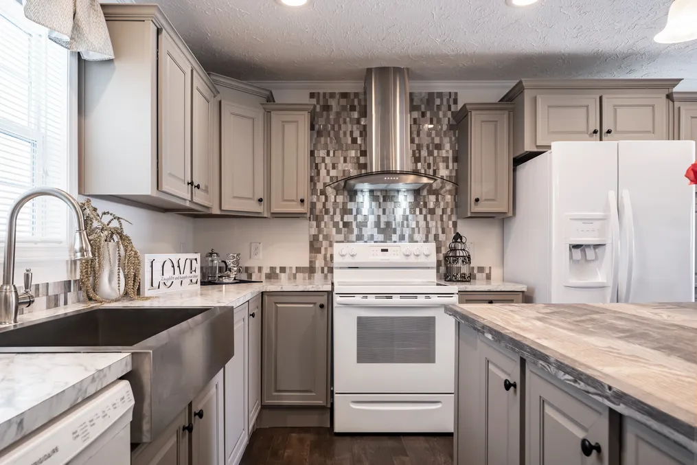 Park avenue kitchen home features