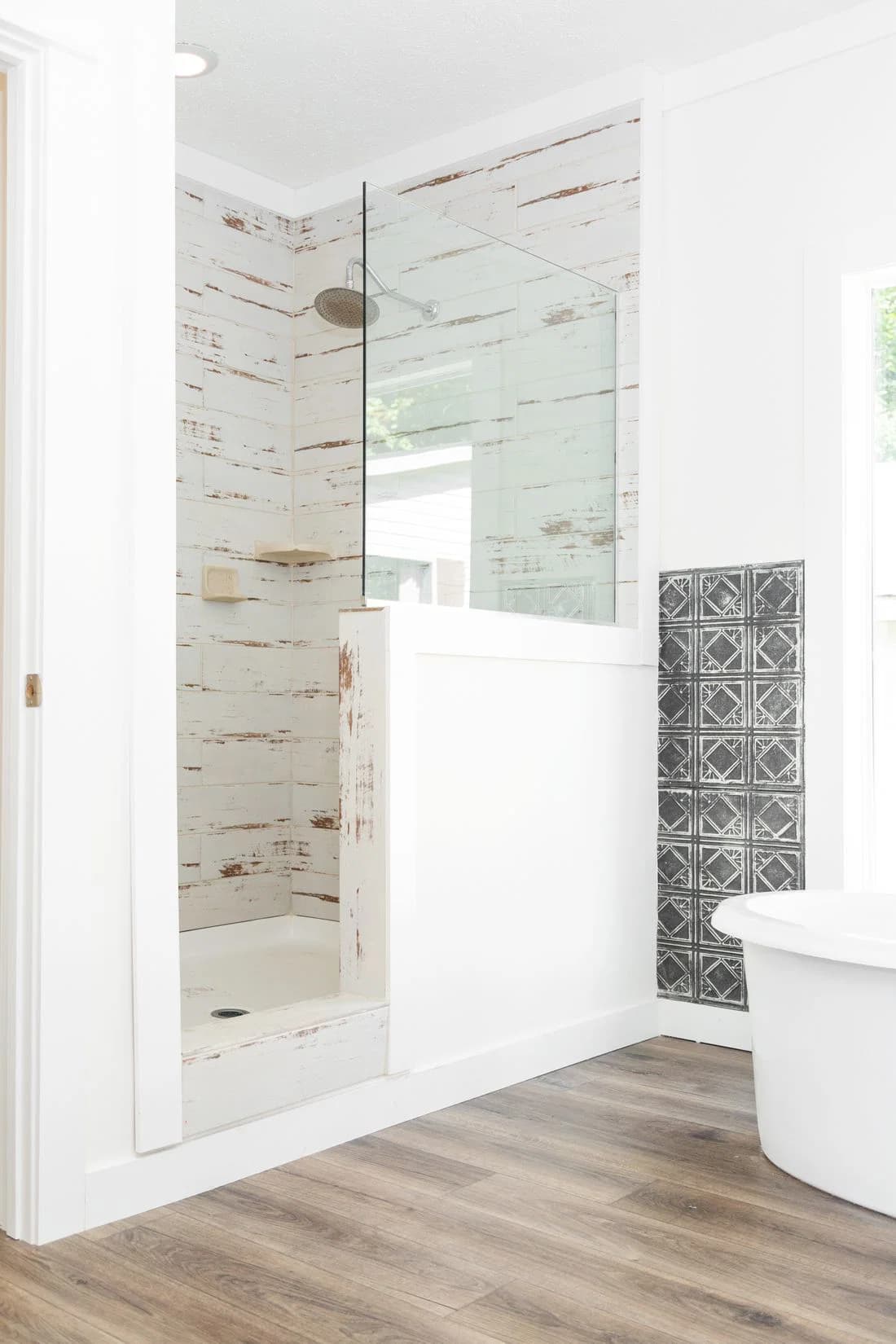 Southern belle hud bathroom home features