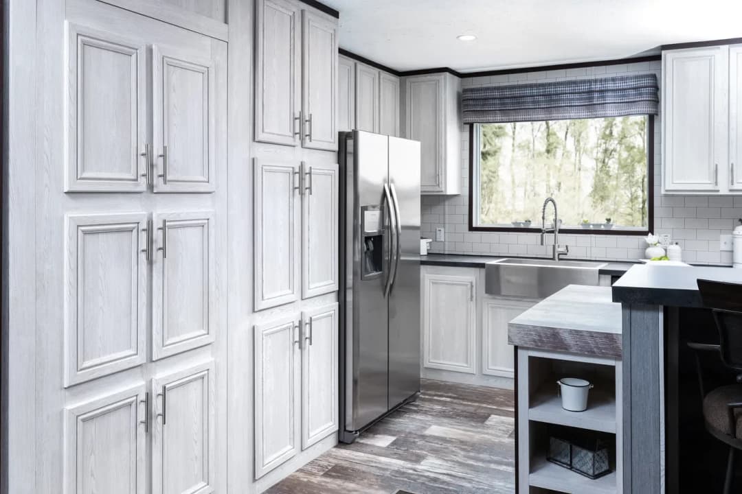 The shoreline kitchen home features