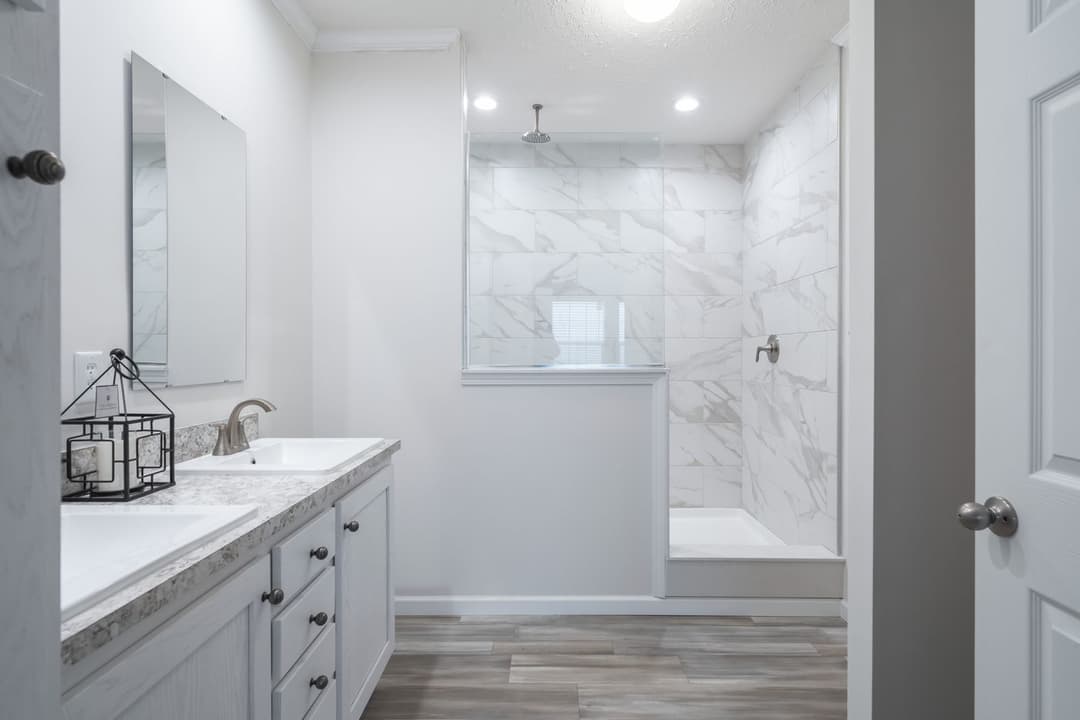 3542 mod 56x28 cavalier select bathroom home features