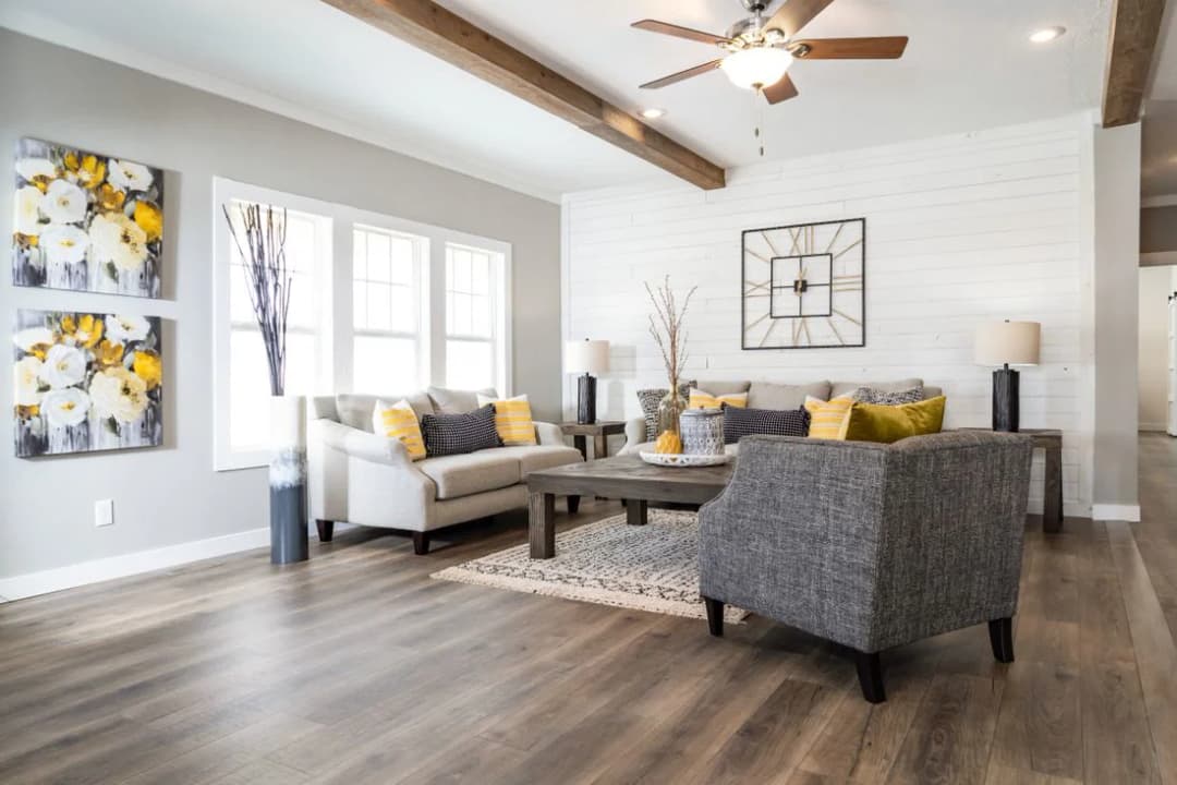 Southern belle hud interior home features