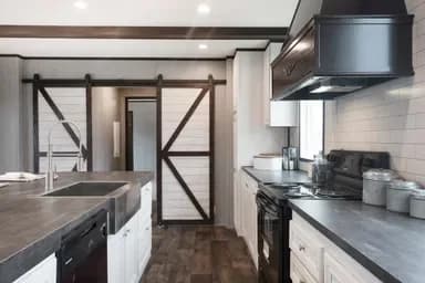 The seaside kitchen home features
