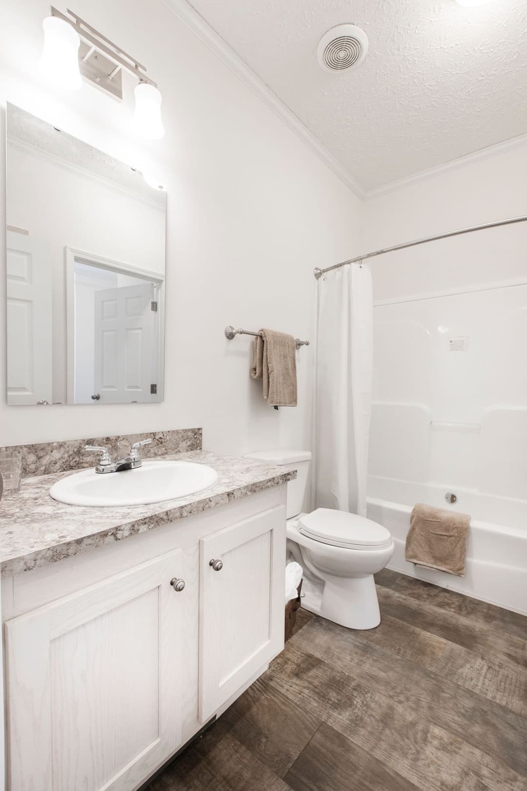 1558 jamestown bathroom home features