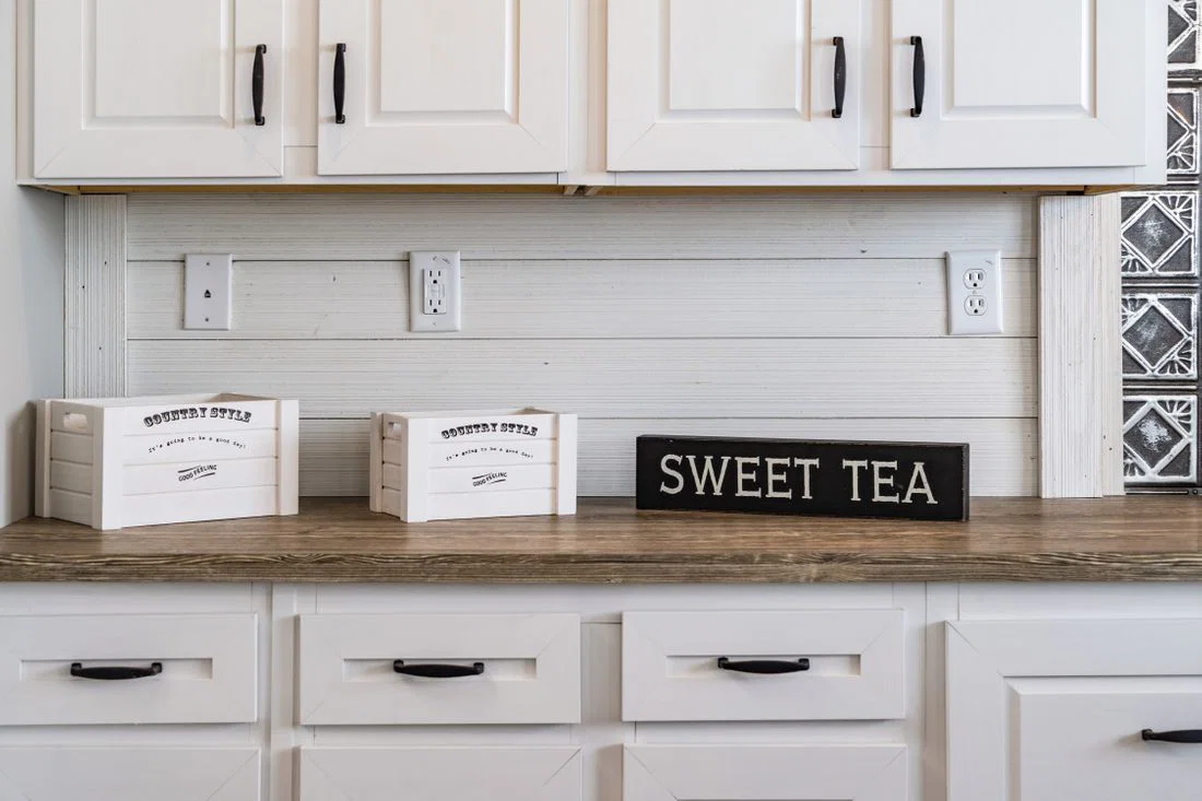 Southern belle hud kitchen home features