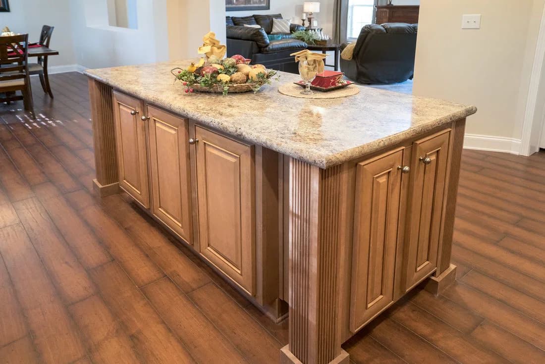 1545 jamestown kitchen home features