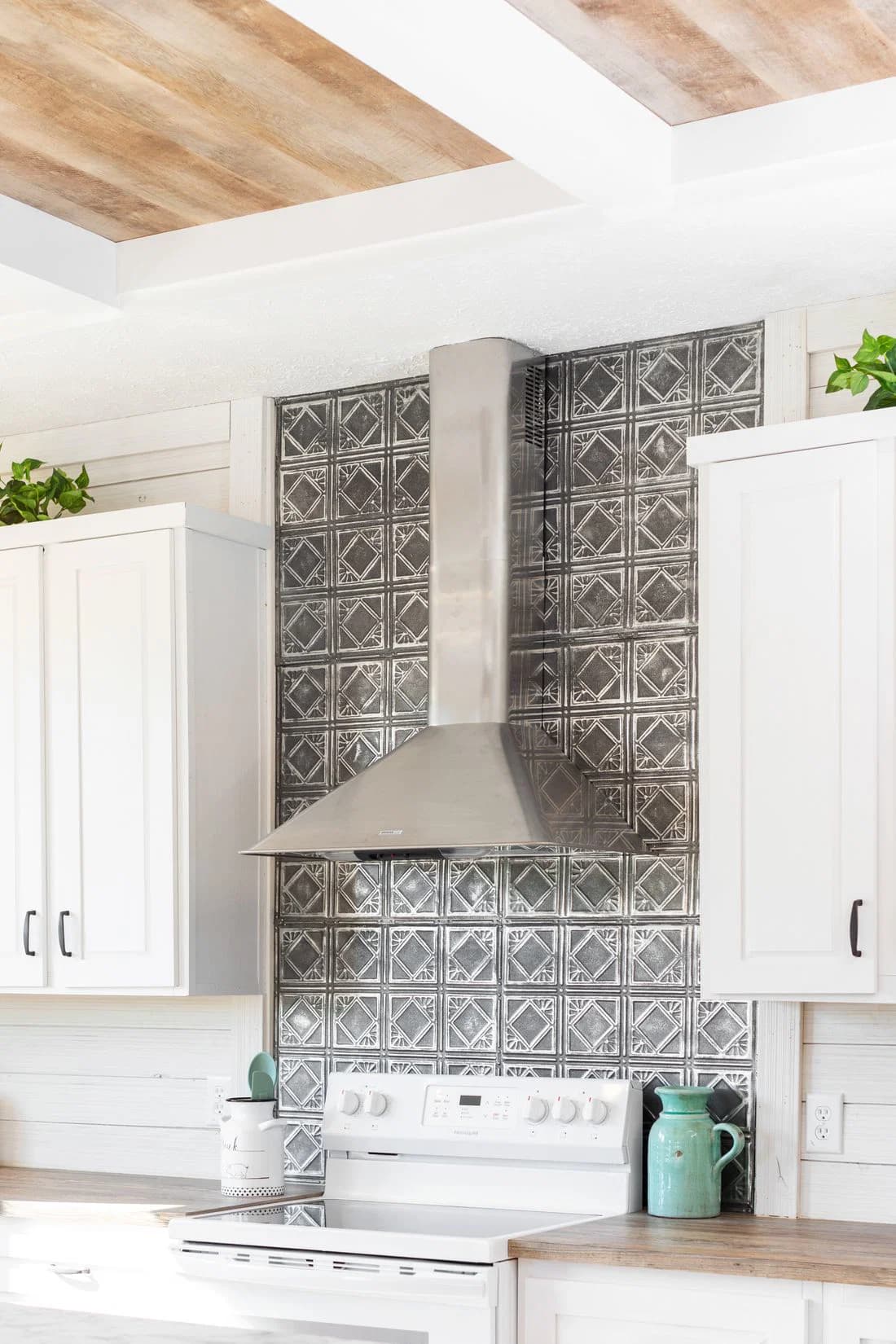 Southern belle hud kitchen home features