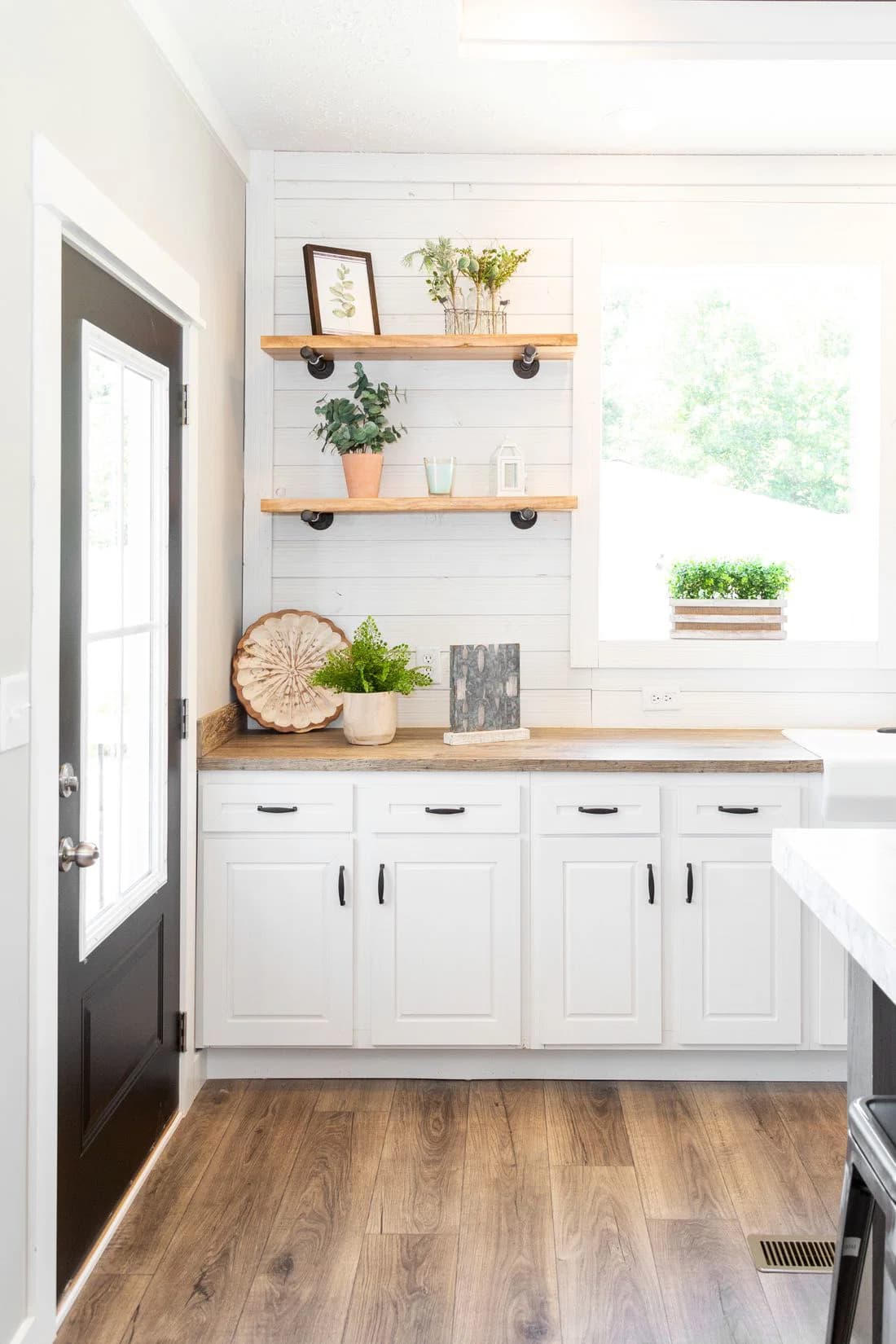 Southern belle hud kitchen home features