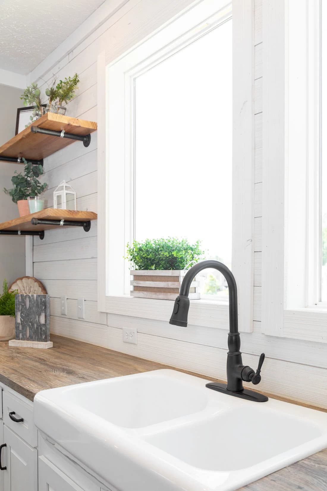 Southern belle hud kitchen home features